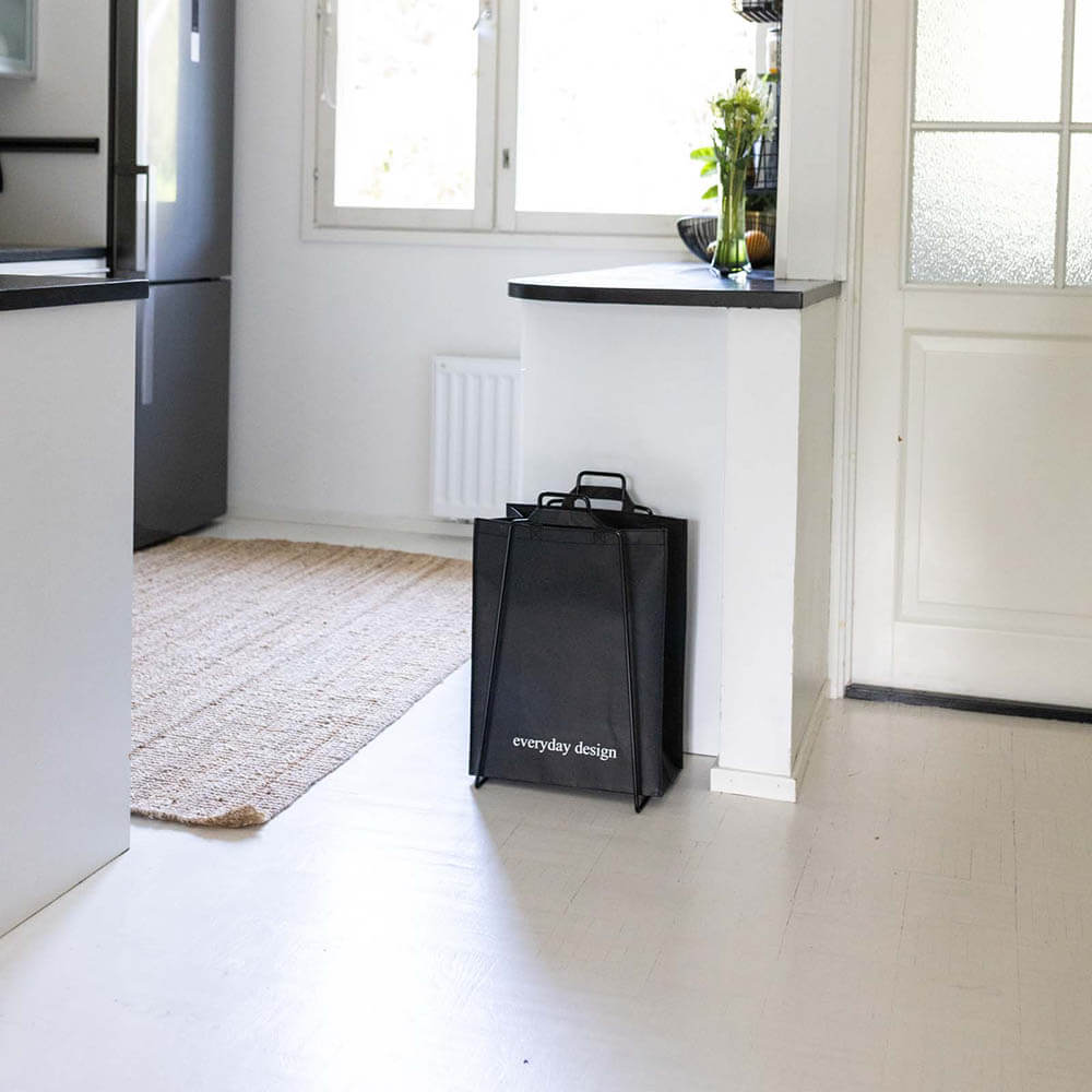 HELSINKI-Papiertütenhalter schwarz und eine waschbare Papiertasche