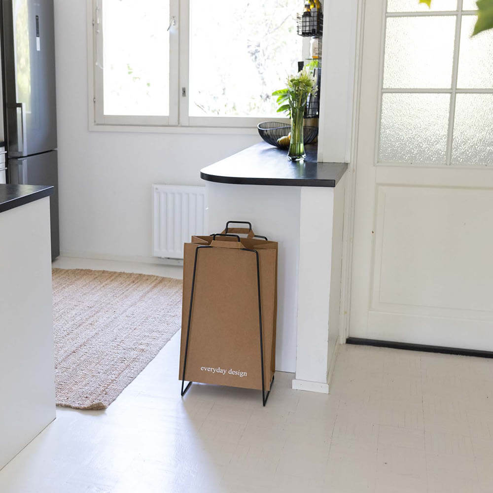 TURKU XL Halter schwarz und eine waschbare Papiertasche