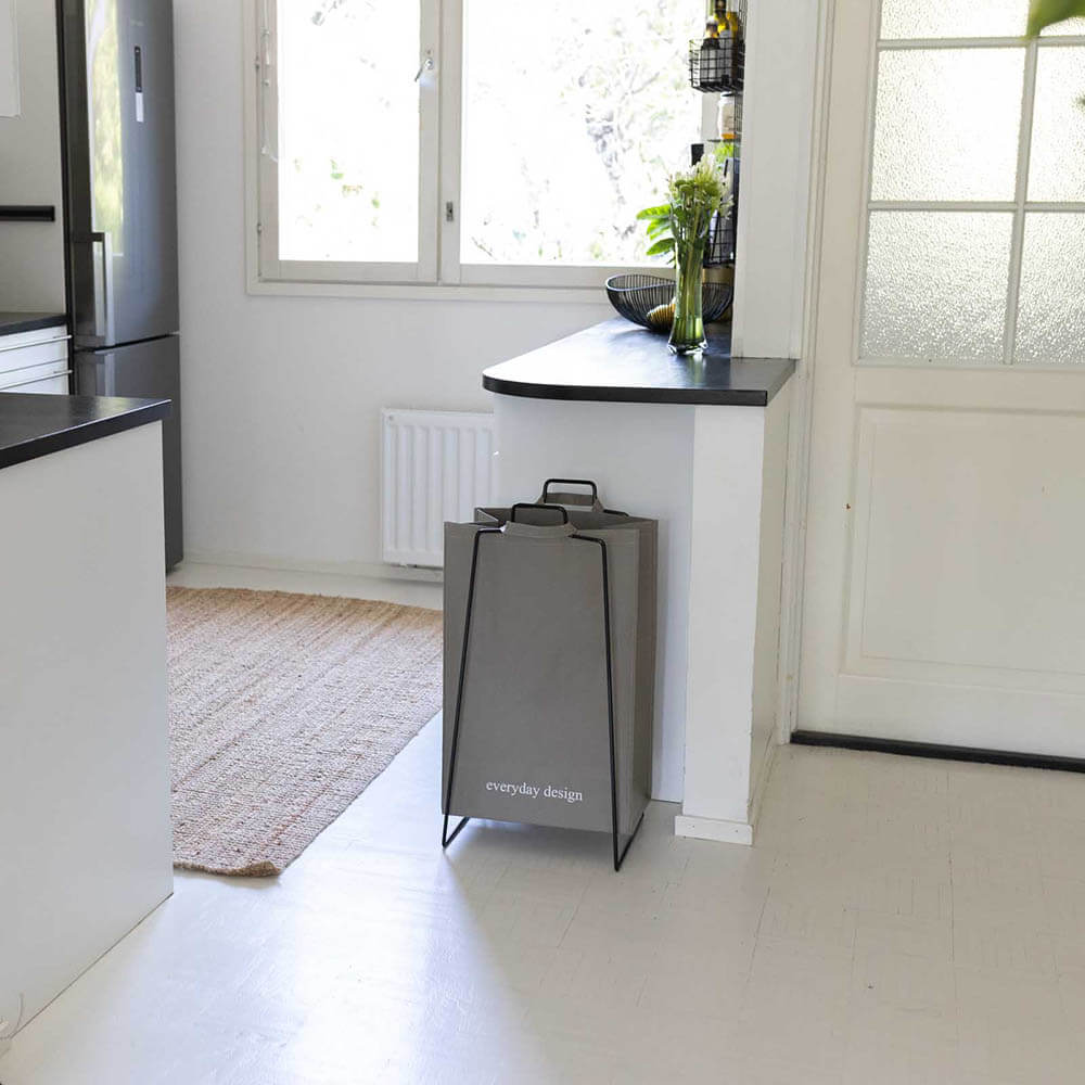 TURKU XL Halter schwarz und eine waschbare Papiertasche