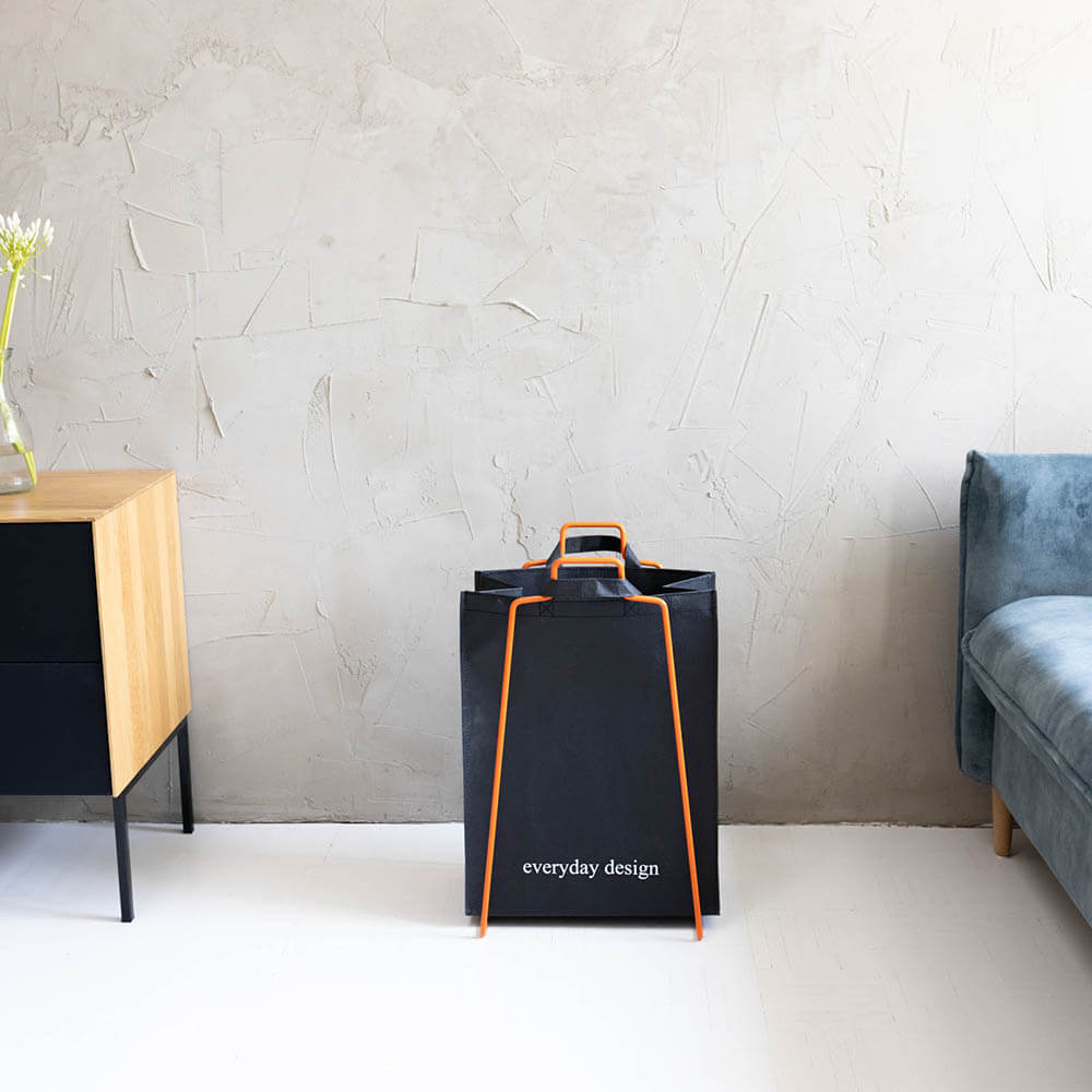 HELSINKI-Papiertütenhalter orange und eine waschbare Papiertasche