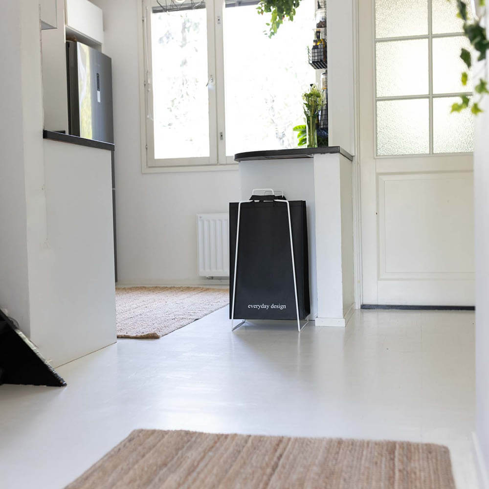 TURKU XL Halter weiß und eine waschbare Papiertasche