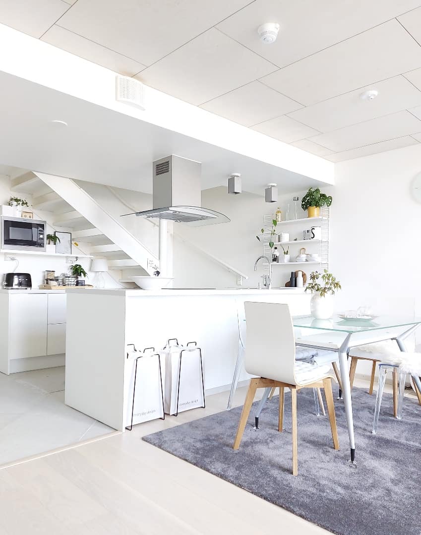 Multifunktionale IVALO-Ablage schwarz