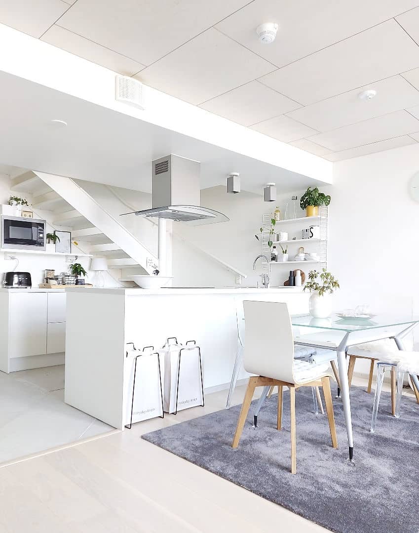 Multifunktionale IVALO-Ablage schwarz