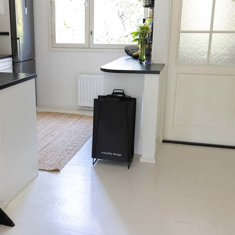 TURKU XL Halter schwarz und eine waschbare Papiertasche