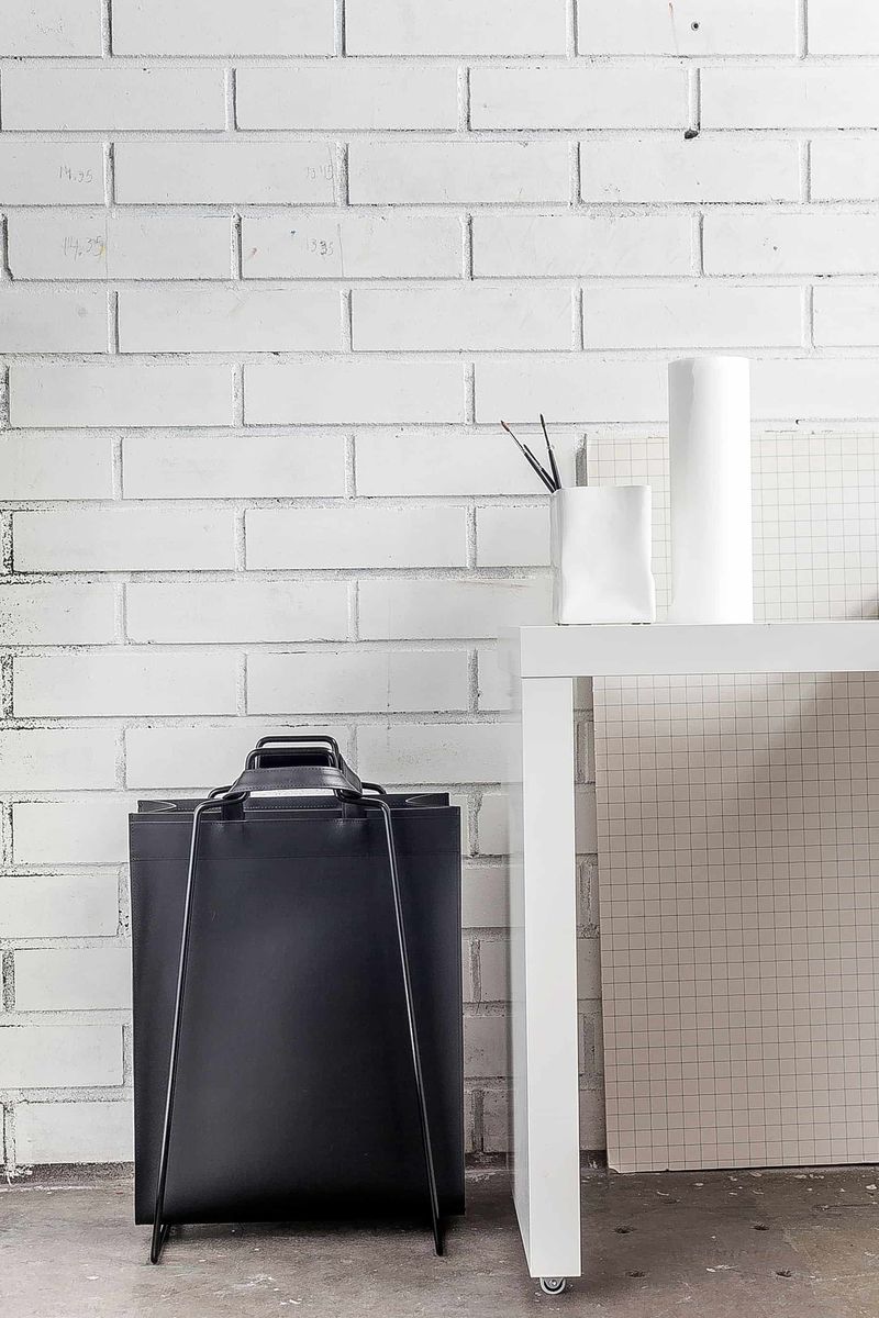 VAASA Recycling-Ledertasche schwarz + HELSINKI -halter schwarz