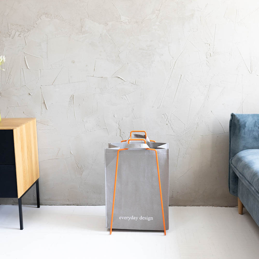 HELSINKI-Papiertütenhalter orange﻿ und eine waschbare Papiertasche
