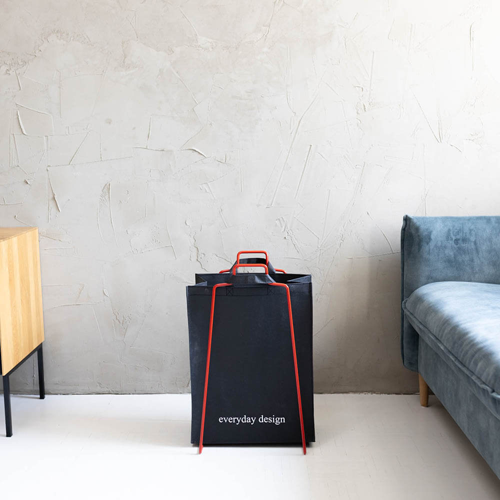 HELSINKI-Papiertütenhalter rot und eine waschbare Papiertasche