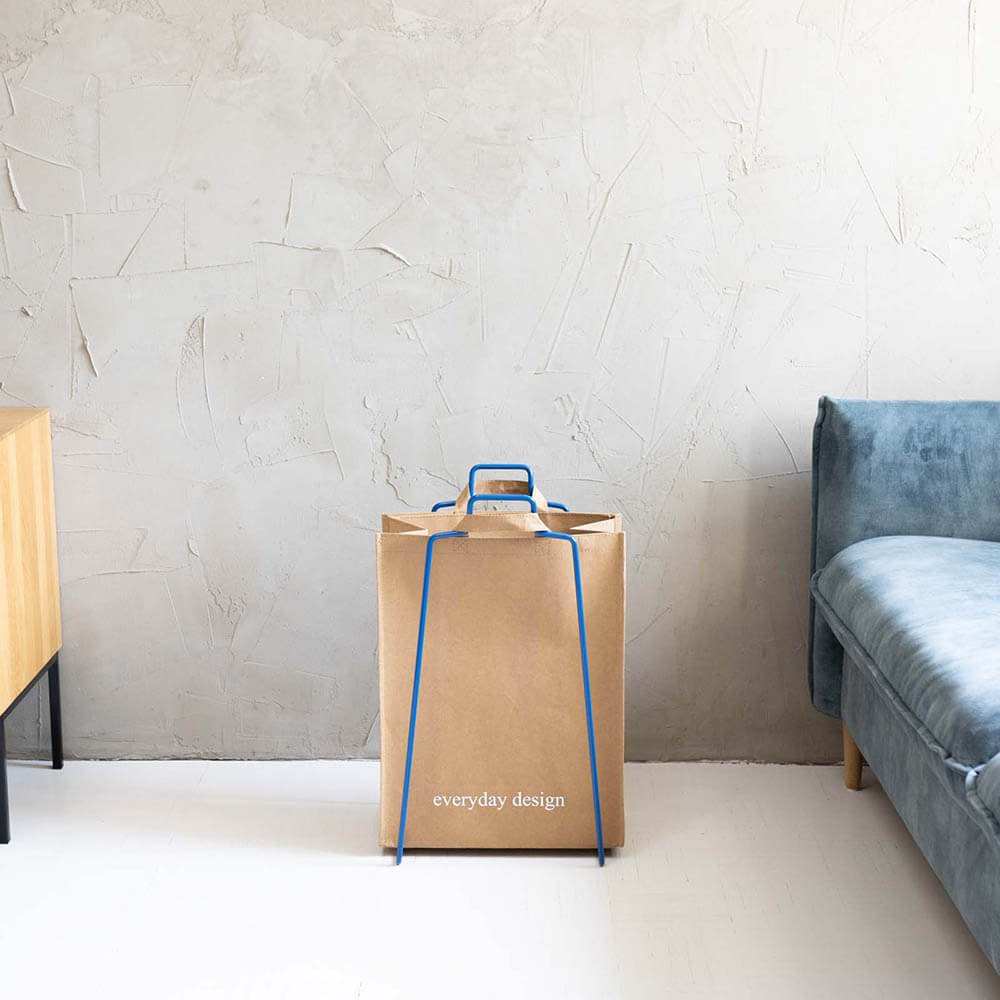 HELSINKI-Papiertütenhalter blau und eine waschbare Papiertasche