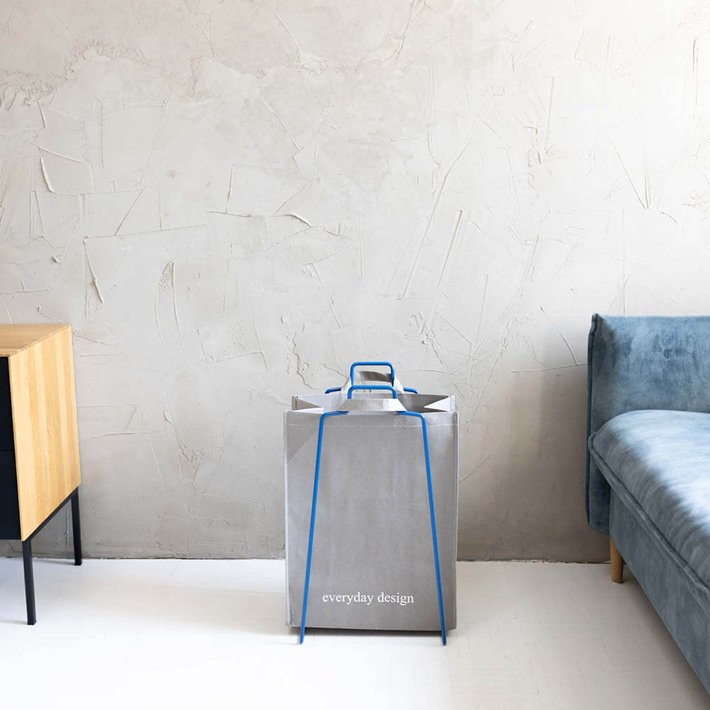 HELSINKI-Papiertütenhalter blau und eine waschbare Papiertasche