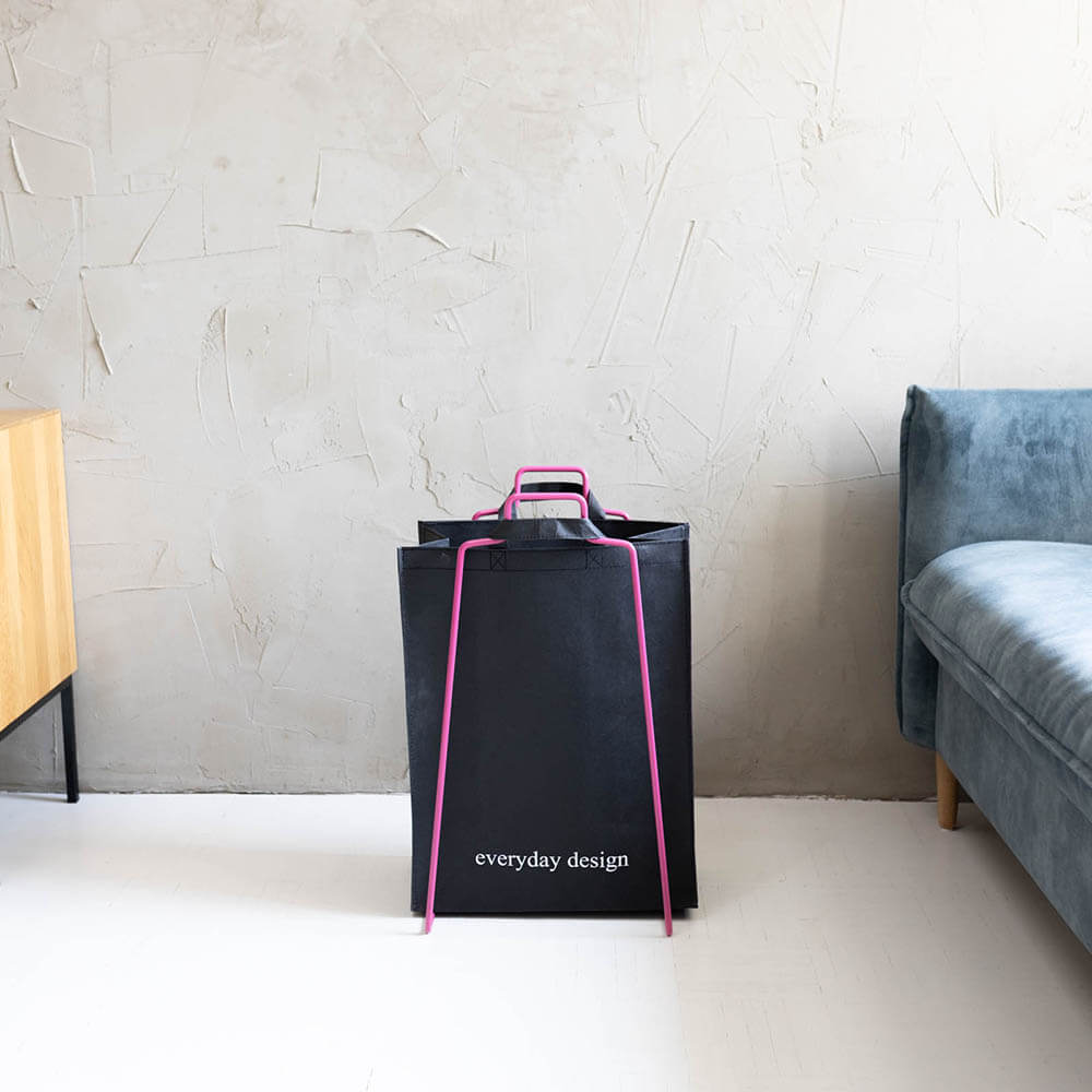 HELSINKI - Papiertütenhalter himbeerrot und eine waschbare Papiertasche