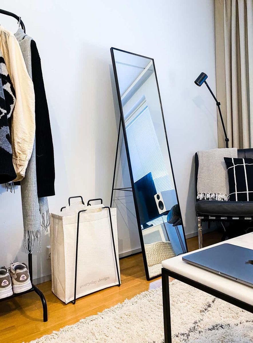 Multifunktionale IVALO-Ablage schwarz