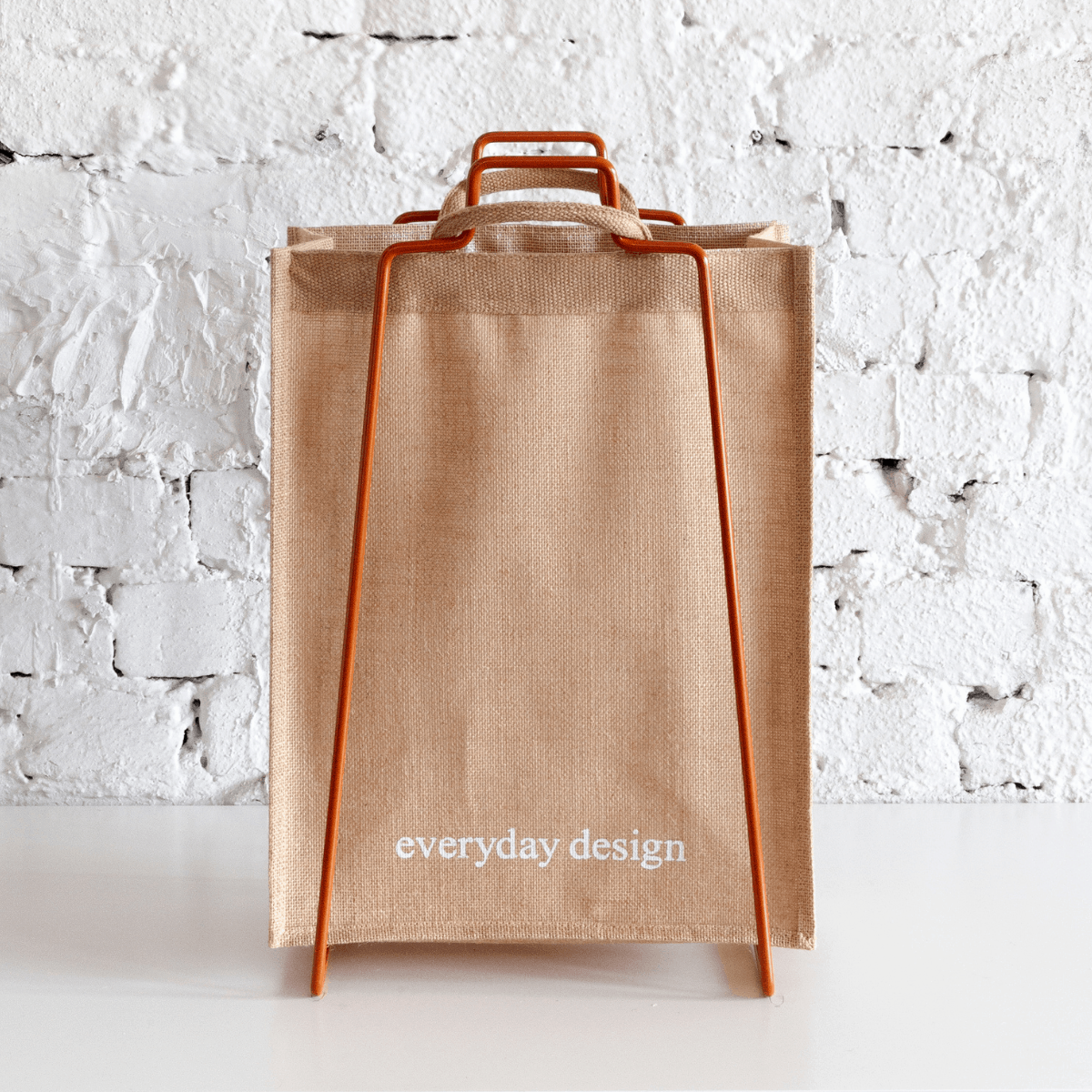 HELSINKI-Papiertütenhalter karamellbraun mit Jutetasche